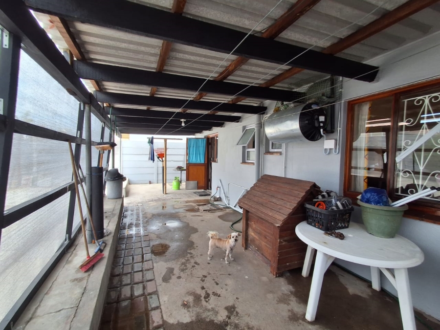 To Let 3 Bedroom Property for Rent in Churchill Estate Western Cape